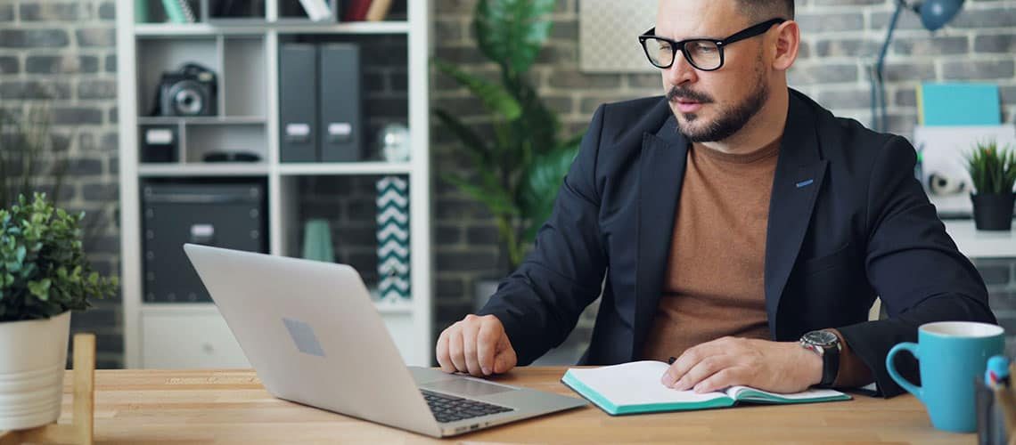 Should-You-Hire-a-Ghostwriter-to-Write-Book-or-Write-It-Yourself